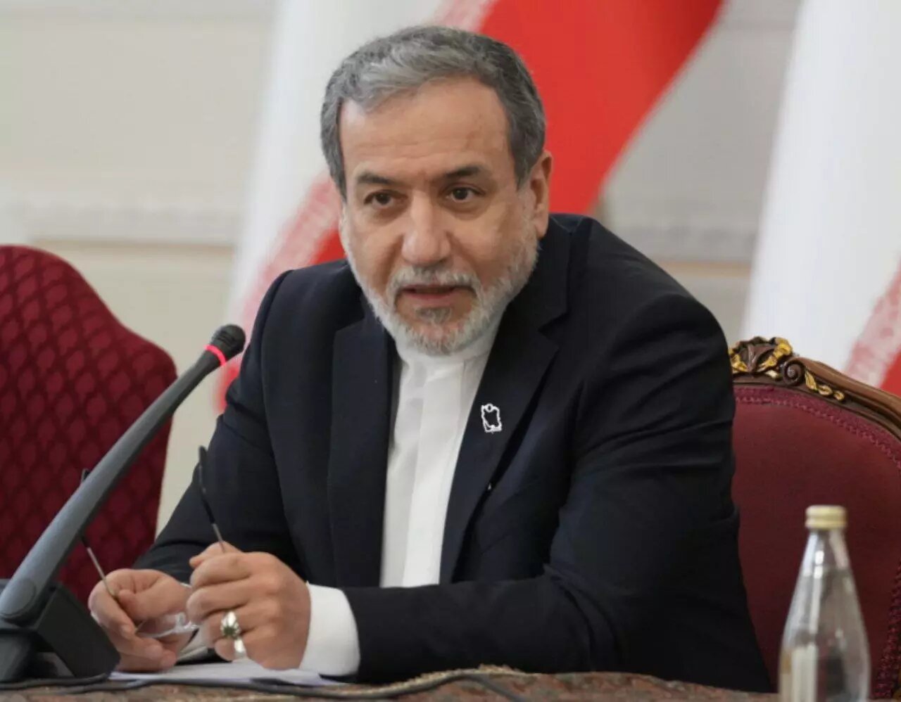 ببینید | پاسخ عراقچی به سوالی درباره روند مذاکرات با وجود آقای لاریجانی