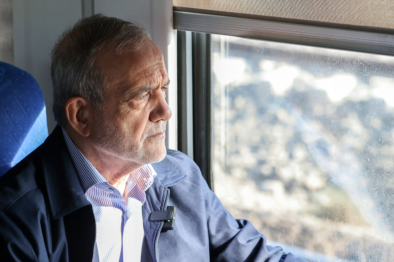 قیمت بنزین از نیمه آذر گران میشود/ پزشکیان قبل و بعد از انتخابات درباره بنزین چه گفت؟ قیمت بنزین از نیمه آذر گران میشود/ پزشکیان قبل و بعد از انتخابات درباره بنزین چه گفت؟