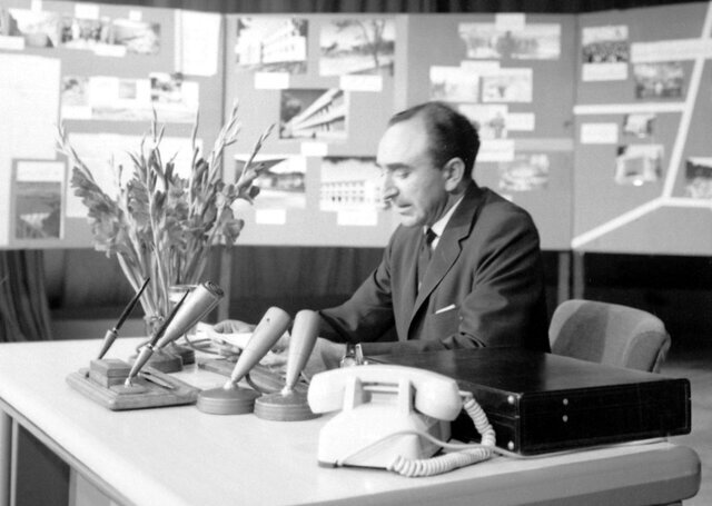 خاطرات علم: علی امینی خائن به زور کندی بر سر کار آمد/ به هویدا گفتم فِس‌فس کردن شما کارها را مشکل می‌کند